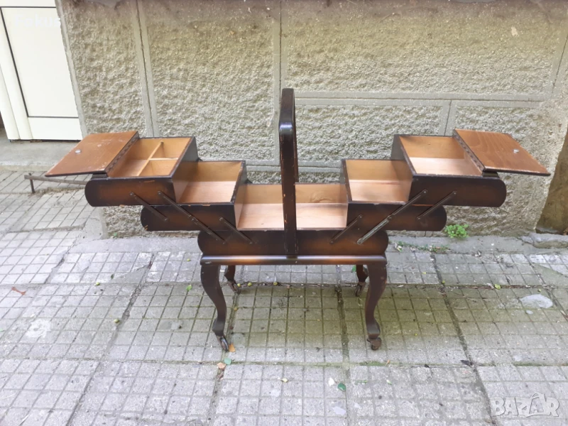 Невероятна стара антикварна тоалетка бижутерка шкафче, снимка 1