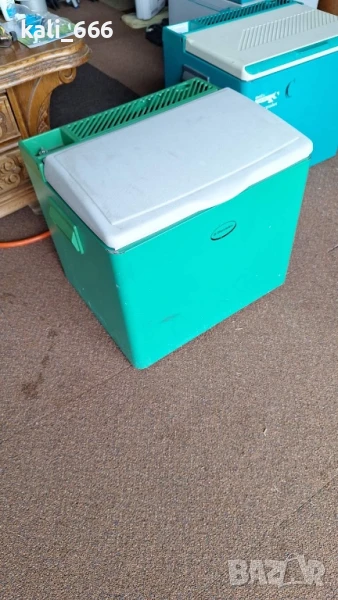 Туристически хладилник на 12V, 220V и газ, снимка 1