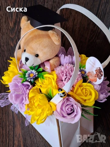Чанта със сапунени цветя от пластичен сапун,плюшено мече за бъдещи абитуриенти/абсолвенти👩‍🎓, снимка 5 - Подаръци за жени - 50499108