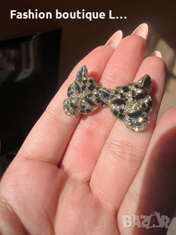 Обеци във формата на тигър с камъчета в златен и черни цвят ❤️