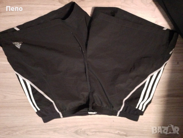 Гащи Adidas , снимка 2 - Къси панталони - 54016580