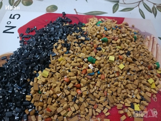 Електронна скрап (кондензатори), снимка 6 - Друга електроника - 53882941