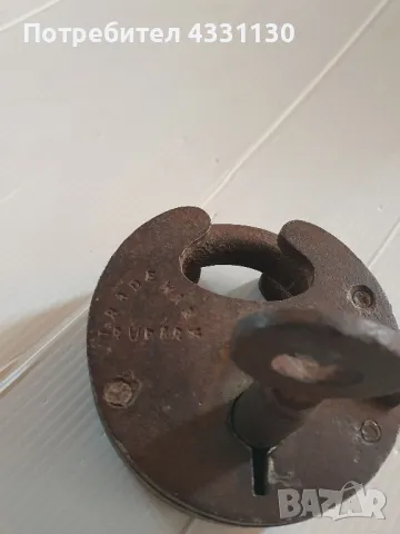 Колекционерски античен оригинален стар железен катинар с ключ , снимка 2 - Антикварни и старинни предмети - 50394472