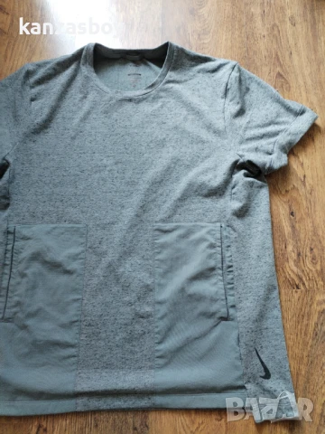 Nike Dri-Fit Yoga - страхотна мъжка тениска S КАТО НОВА, снимка 4 - Тениски - 50616514