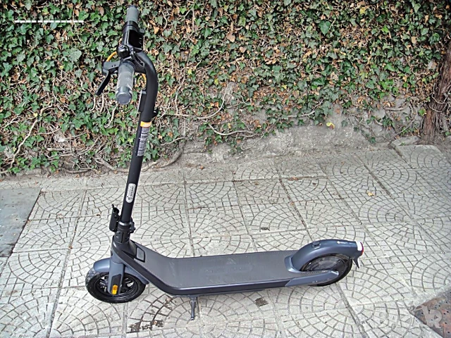Електрическа тротинетка Segway Ninebot E2E Pro, снимка 5 - Скейтборд, ховърборд, уейвборд - 51217737