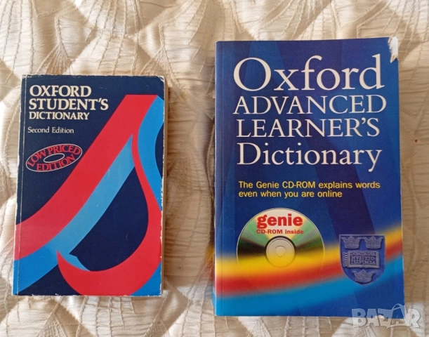Продавам два речника по английски