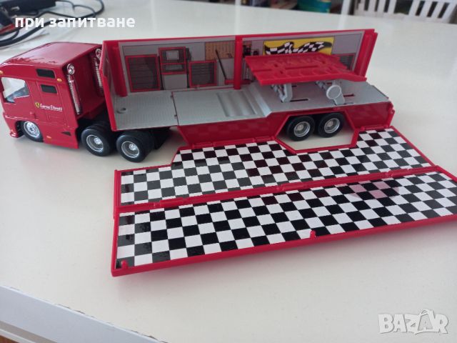 Камион FERRARI TRUCK F1 CAR TRANSPORTER TEAM, Burago,голям 1/43, 36 см., снимка 6 - Колекции - 45493044