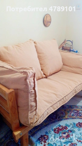 Продавам диван.
