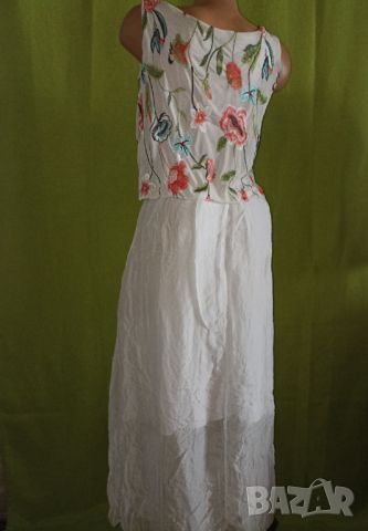 Дълга италианска рокля от естествена коприна , тюл с бродерия и подплата от трико L, XL, снимка 1 - Рокли - 45713017