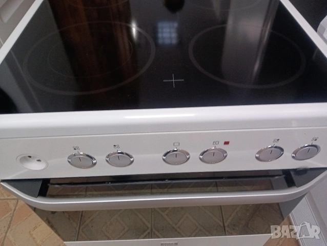 Като нова свободно стояща печка с керамичен плот Voss Electrolux с две години гаранция!, снимка 6 - Печки, фурни - 53080769