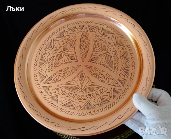 Меден поднос,чиста червена мед 650 гр.,гравиран. 