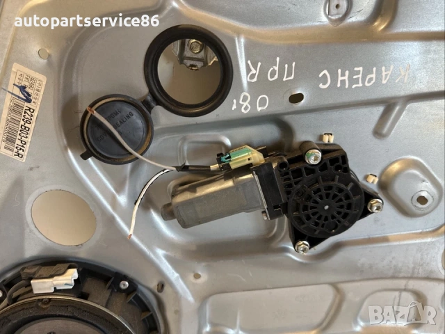 Мотор на механизма за предно дясно стъкло за KIA Carens 2007–2011, 824801DXXX, снимка 2 - Части - 53468051