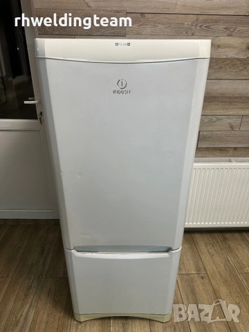 Хладилник с фризер Indesit, снимка 2 - Хладилници - 53078231
