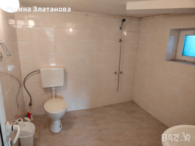 Продава триетажна масивна къща в с.Челопеч с голям двор и лице на две улици, снимка 12 - Къщи - 53959949