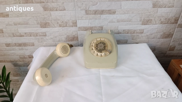 Стар немски телефон със слушалка - Siemens FeTap 611, снимка 5 - Антикварни и старинни предмети - 53346537