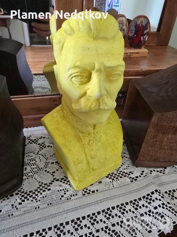 Бюст на Йосиф Сталин.