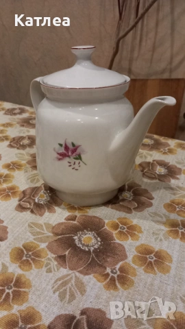 Порцеланов чайник , снимка 2 - Сервизи - 53638788