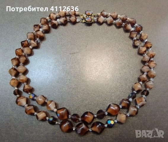 Двуредно винтидж колие от чешко стъкло в опушено кафяво