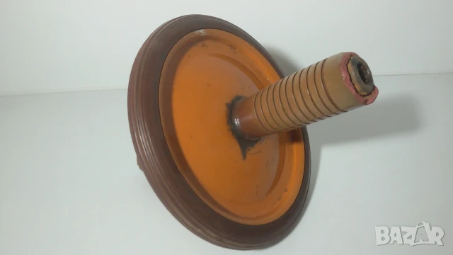 Старo колело за коремни преси (ab wheel)