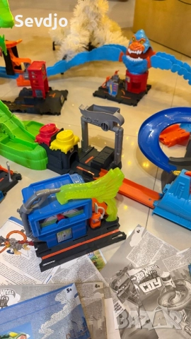 Hot WHeels град за игра, снимка 13 - Коли, камиони, мотори, писти - 52956188