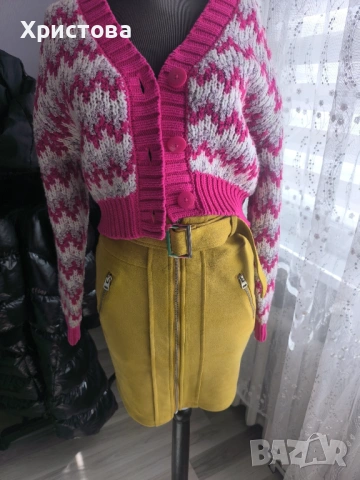 Къса велурена пола Stradivarius в цвят горчица - 8 Е