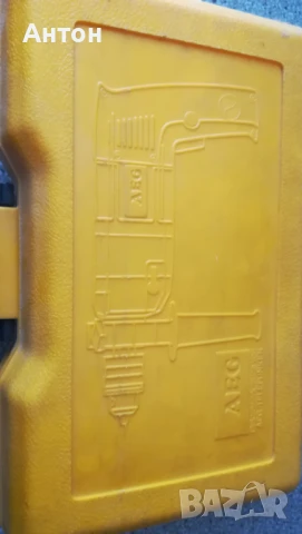 Бормашина AEG 900W, снимка 2 - Бормашини - 50771499