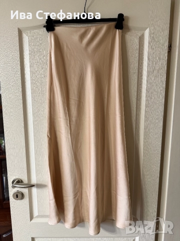 Нова дълга елегантна пола сатен сатенена трапец тип русалка екрю бежов цвят  . 