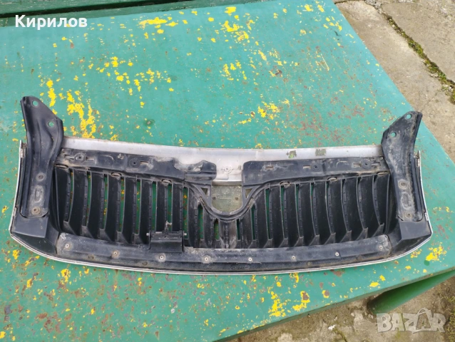 Решетка на преден капак за Skoda Superb I (2001 -2008), снимка 3 - Части - 53636645