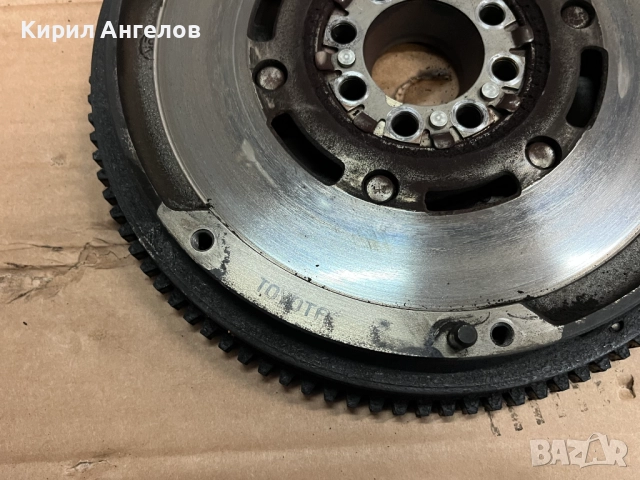 Демпферен маховик за Toyota Avensis T25 2.0 D-4D (5 скорости), снимка 2 - Части - 52958512