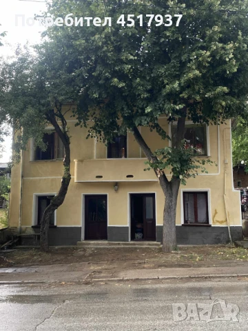 В центъра на село радомирци , снимка 1