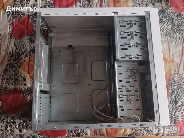 Продавам бяла кутия ASUS Vento, снимка 2 - Захранвания и кутии - 54027918