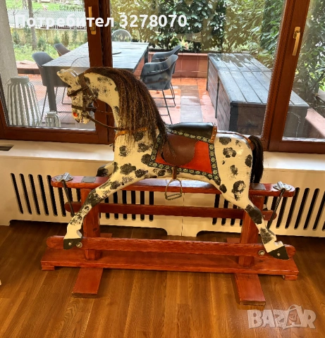 античен люлеещ се кон