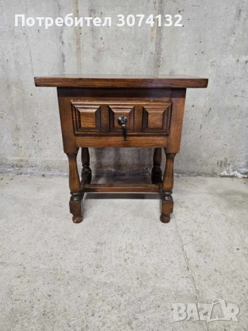 Испанско масивно шкафче