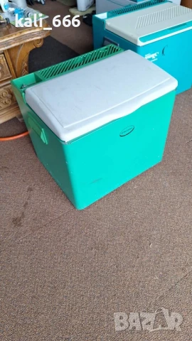 Туристически хладилник на 12V, 220V и газ