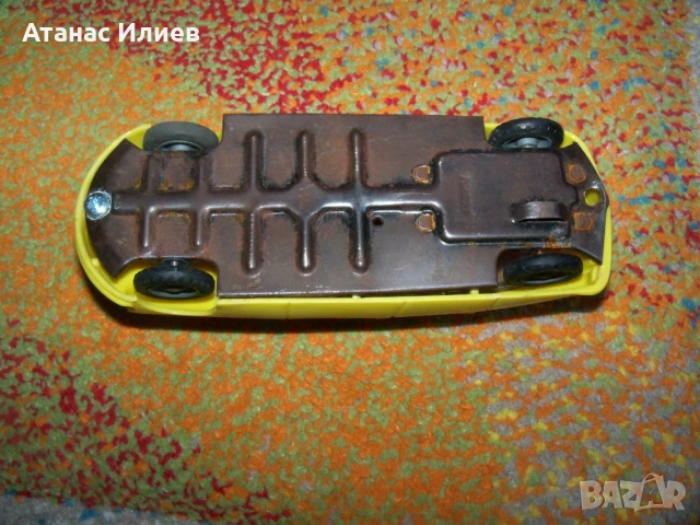 Стара пластмасова количка с инерционен двигател, соц играчка, снимка 4 - Коли, камиони, мотори, писти - 50837352