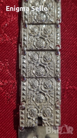 Антична сребърна гривна с панелни връзки и релефна декорация на цветя., снимка 2 - Гривни - 52644103