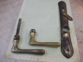 Дръжки и шилд бронзови стари за брава, снимка 3
