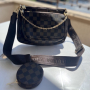 Спорно елегантна малка чанта на Louis Vuitton