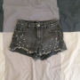 Дънкови панталонки с перлички, снимка 1 - Къси панталони и бермуди - 44988870