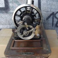 Шевна машина "Britannia" ръчна стара работеща, снимка 7 - Антикварни и старинни предмети - 45494458