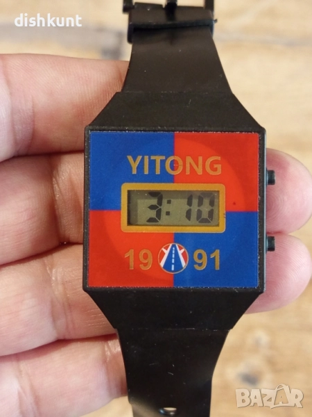 Стар китайски часовник"Yitong" (1991г), снимка 1