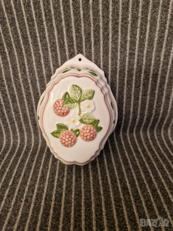 Винтидж керамична декорация – горски плодове , снимка 1