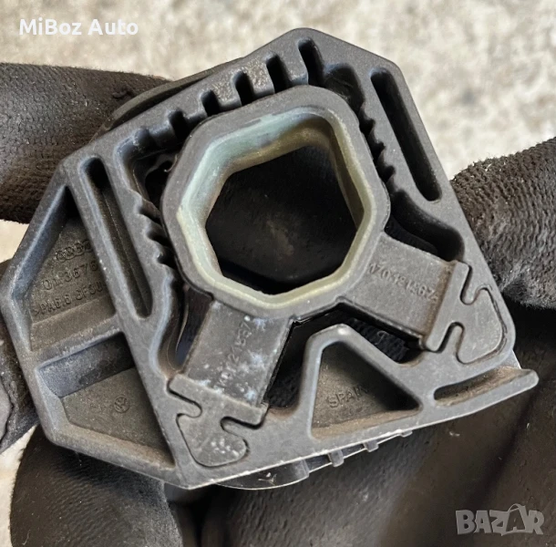 Тампон закрепване радиатор Фолксваген Голф 5 6 VW Golf VAG, снимка 1