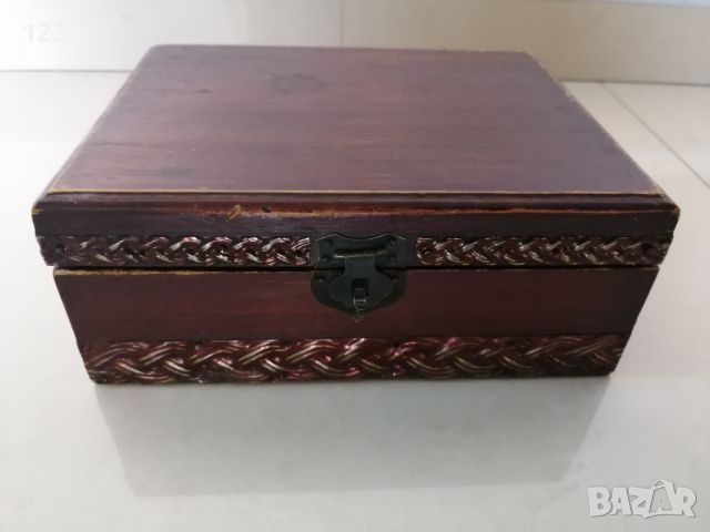 Дървена кутия 18 х 14 h 7 см. , снимка 1 - Други стоки за дома - 46418900