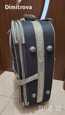 Продавам сиво-син куфар