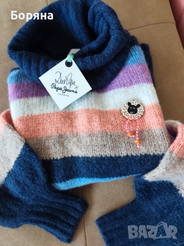 Dua Lipa & Pepe Jeans нов с етикет пуловер с брошка