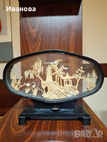 Продавам коркова структура, наречена диорама