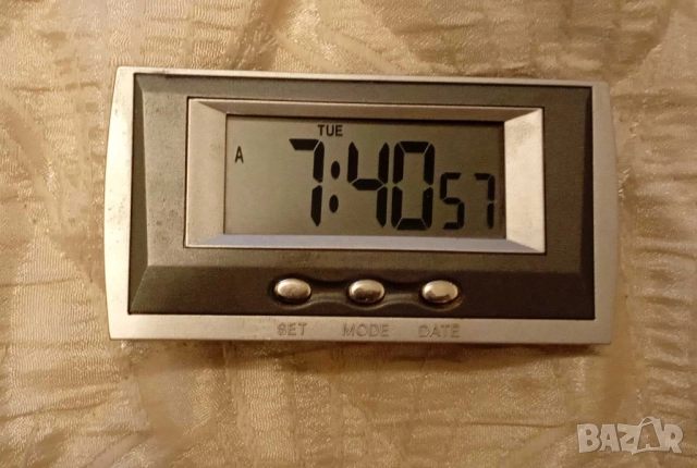 Продавам часовник с будилник