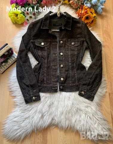 Тъмно дънково яке