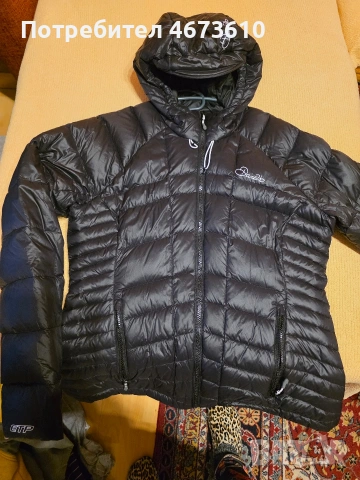 спортно яке ,дамско с качулка и козирка на качулката,много топли.